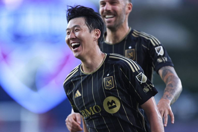 손흥민, MLS 사상 최초! 메시 크게 이겼다!…'환상 FK골' 올해의 골 선정→신인상+MLS컵 우승 도전