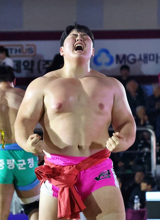 김민재, 천하장사 3회 달성하며 최강자 입증