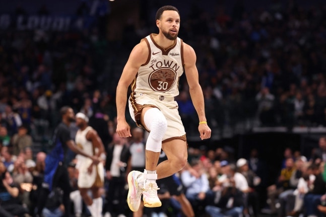 커리, NBA 사상 첫 3점슛 시도 1만개 돌파...4222개 성공도 1위.