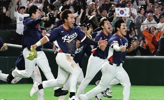 '기적의 8강' 류지현 감독 "인생경기…염원이 하나로 모인 결과"