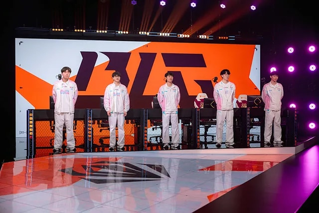 BLG, G2에 3대 0으로 승리하고 4강 진출