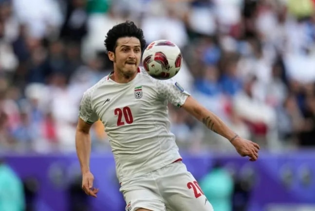 아즈문, SNS 사진 한 장에 재산 몰수 위기까지 이란 축구 스타에게 무슨 일이?
