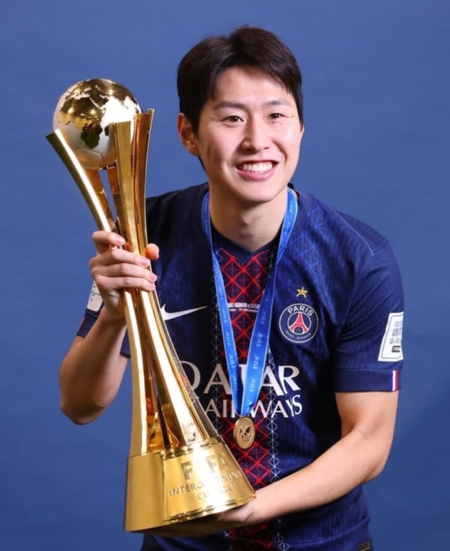 손흥민 10년 동안 '1회', 이강인 2년 반 동안 '9회'...우승 복 하나는 제대로 타고 났다!