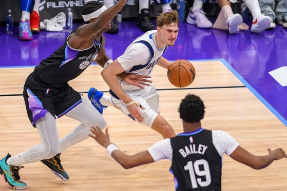 NBA '괴물 신인' 플래그, 18세 최초 40득점 기록
