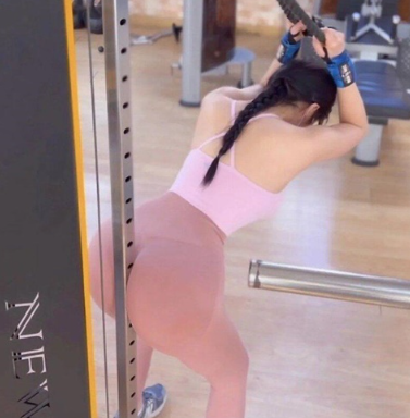 헬스장 민페녀.png